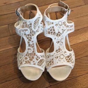 American Eagle Sandals. NWT. Size 9.